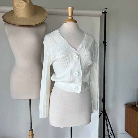 SOLD ❌ WHITE THICK RIBBED SWEATER TOP - Picture 4 of 7